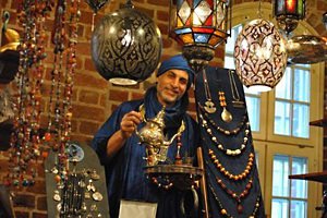 Markt der Kulturen - S. Alama im Innenstand
