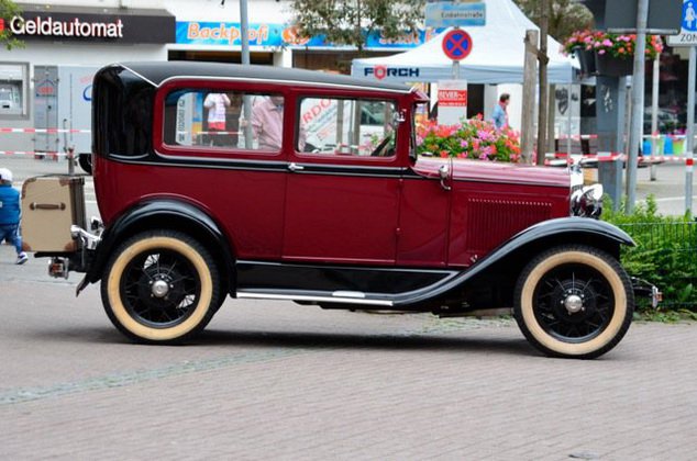 Oldtimer & Youngtimer Treffen im Park der Niebuhrg